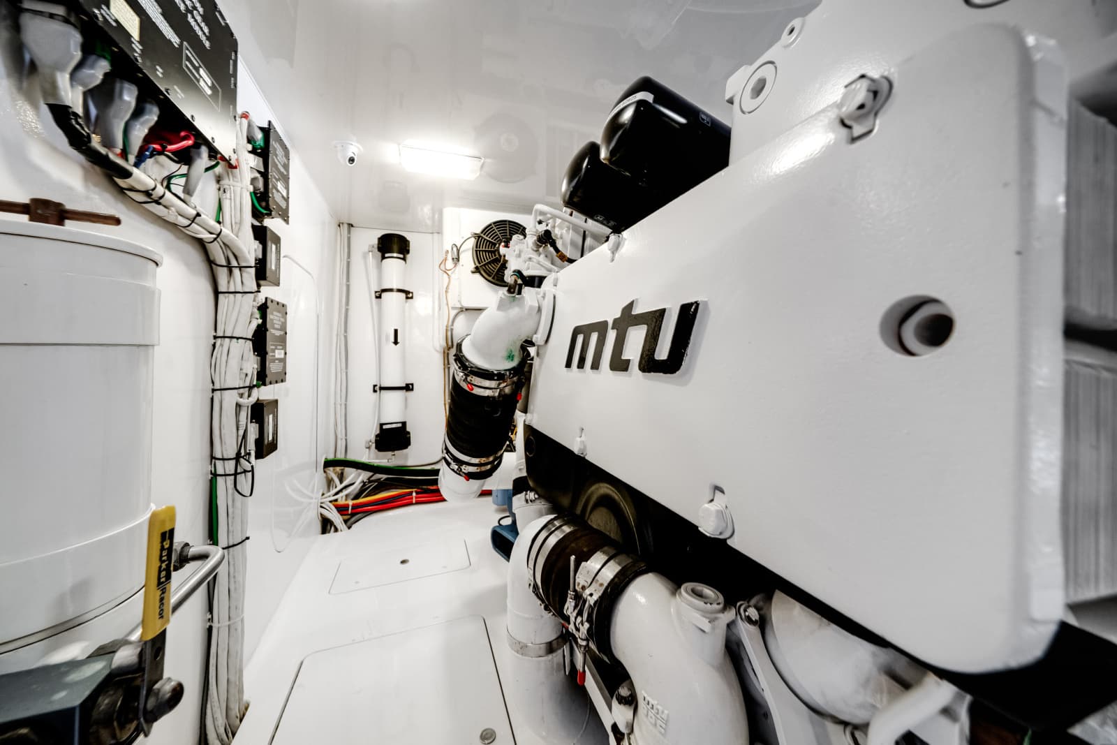 2015 Viking 70 CV ENCLOSED BRIDGE