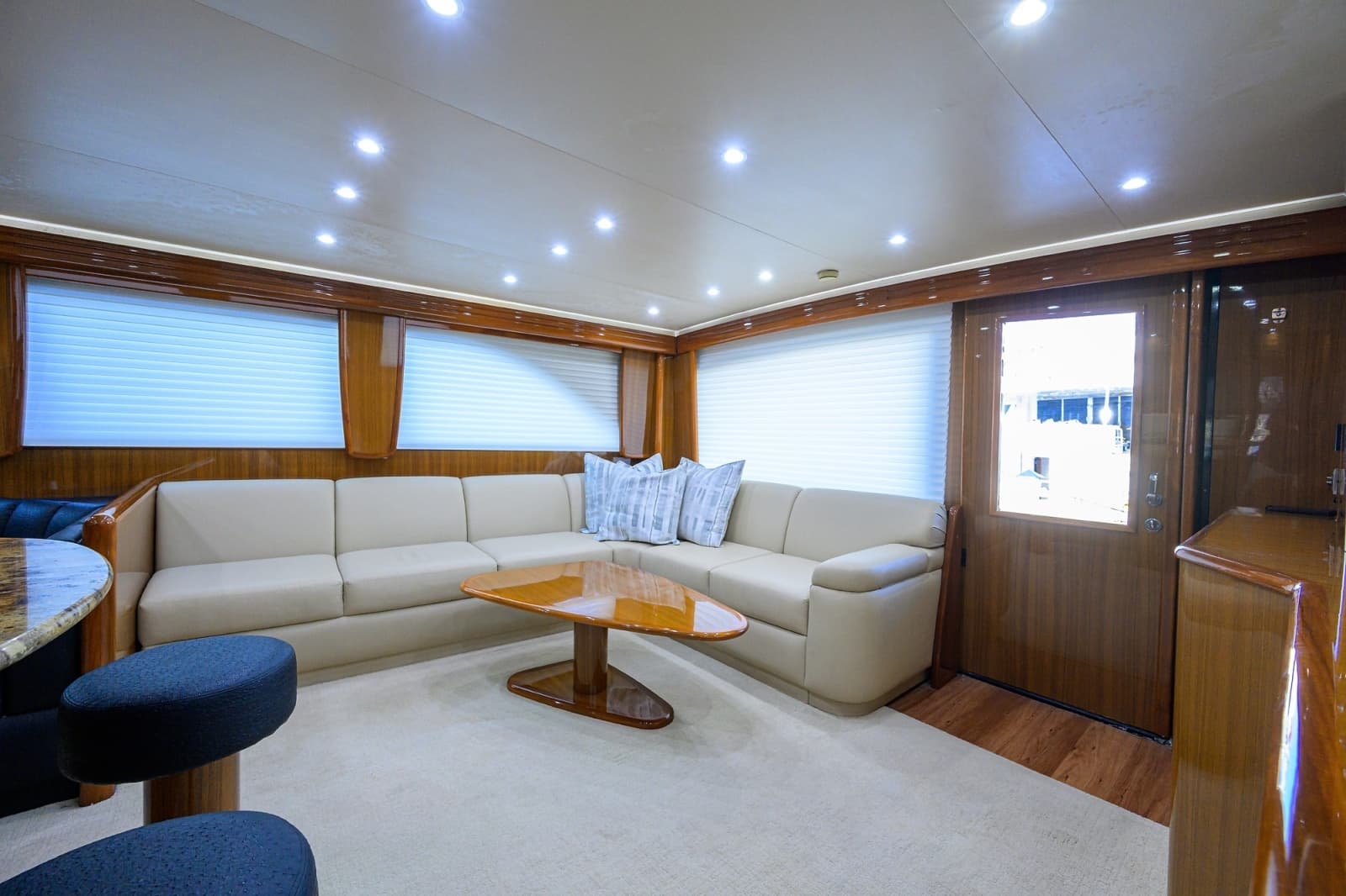 Viking 68 - BLOWFISH3 - Salon