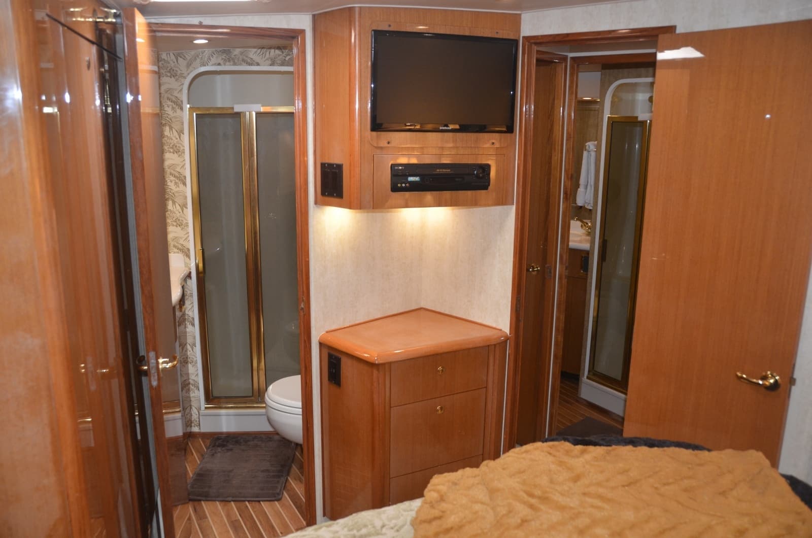 Viking 52 LET IT RAIN - Master Stateroom