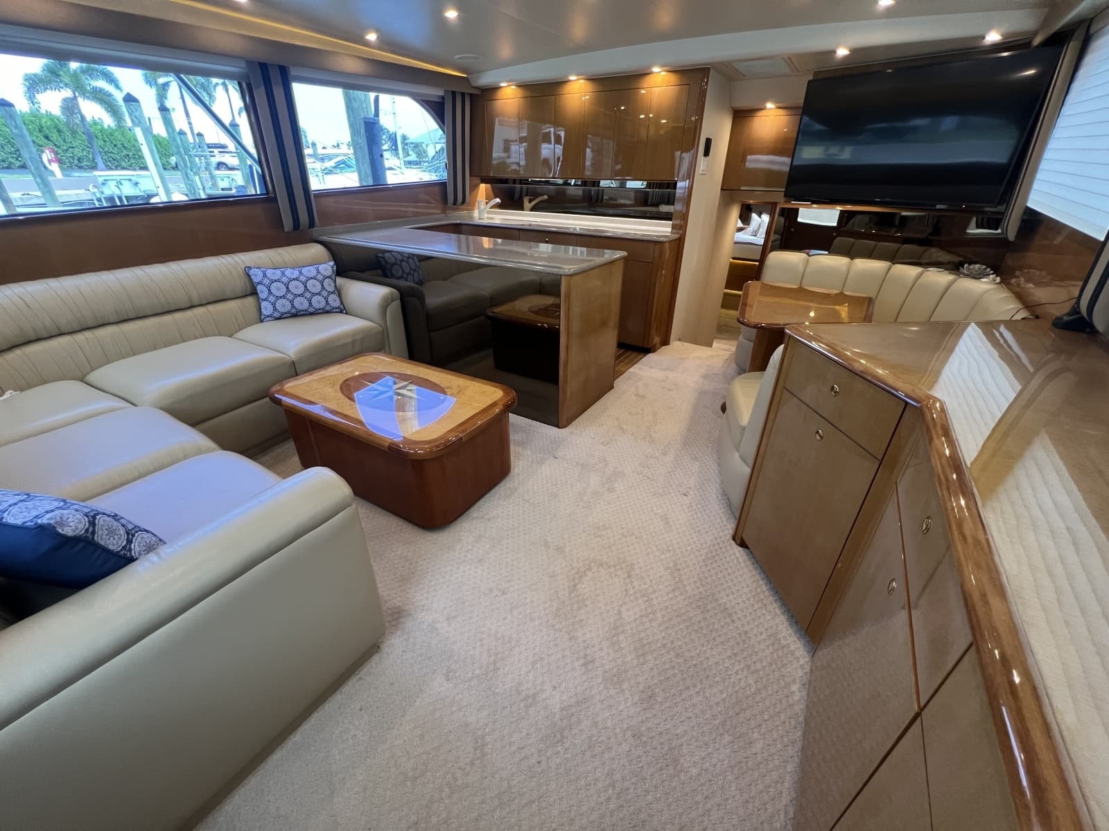 Viking 52 LET IT RAIN - Salon/Galley