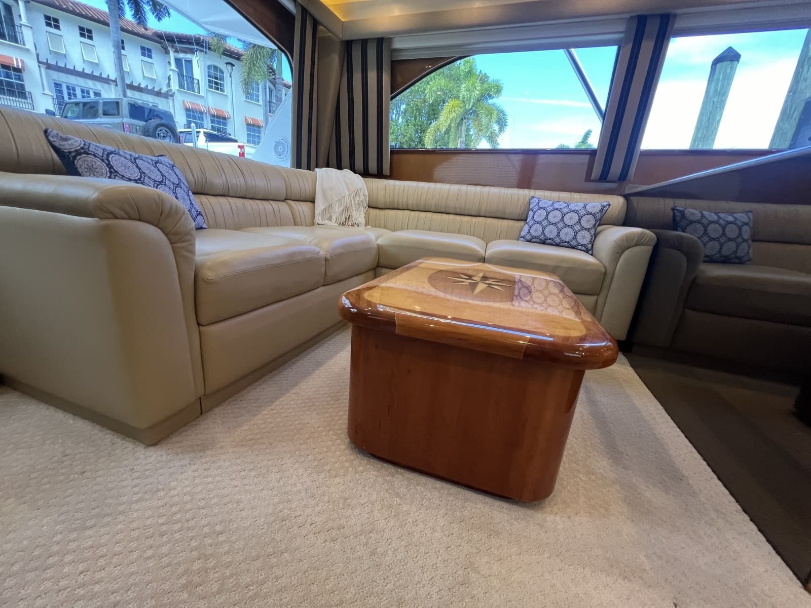 Viking 52 LET IT RAIN - Salon