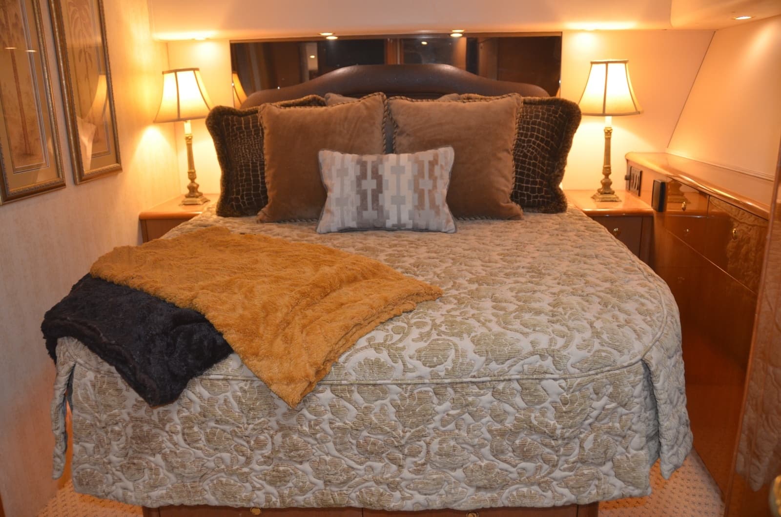 Viking 52 LET IT RAIN - Master Stateroom