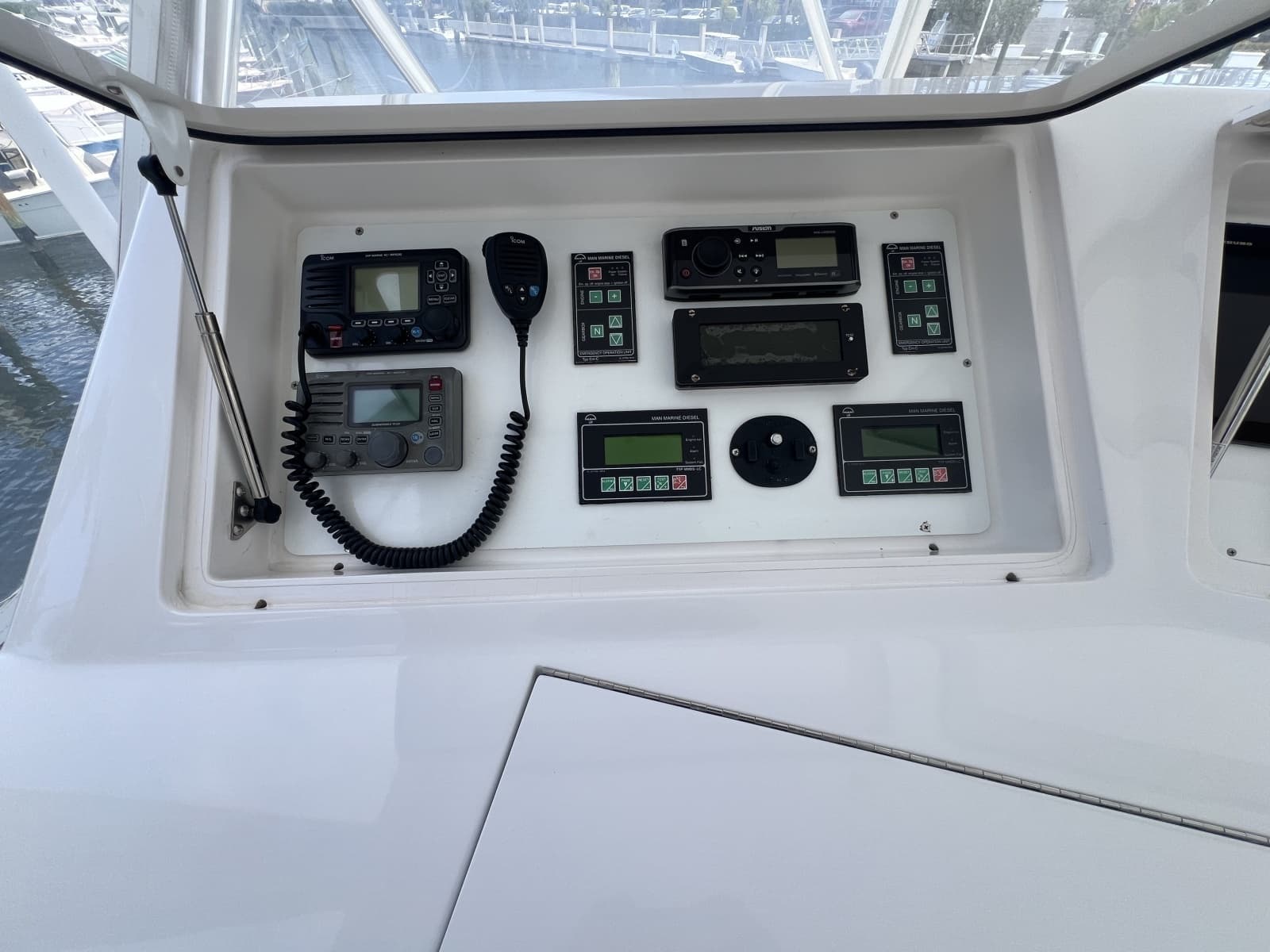 Viking 52 LET IT RAIN - Helm