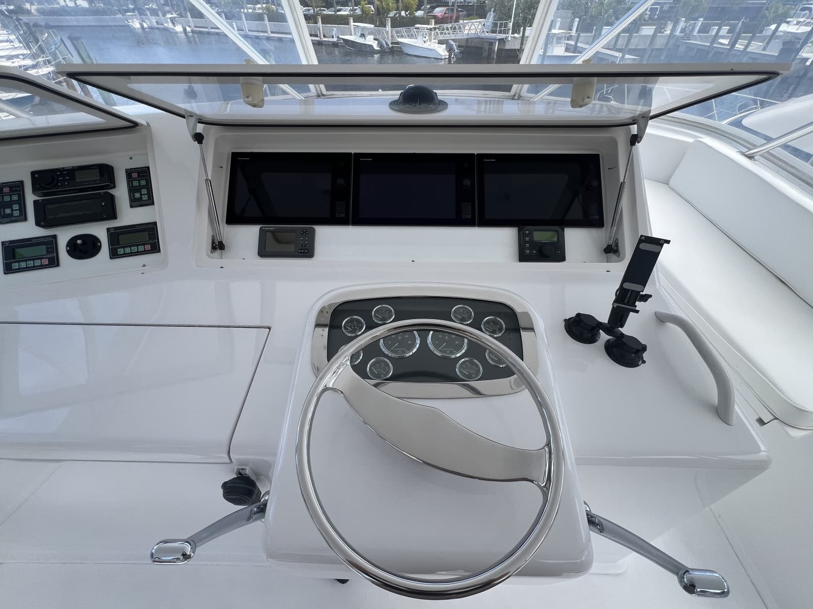 Viking 52 LET IT RAIN - Helm