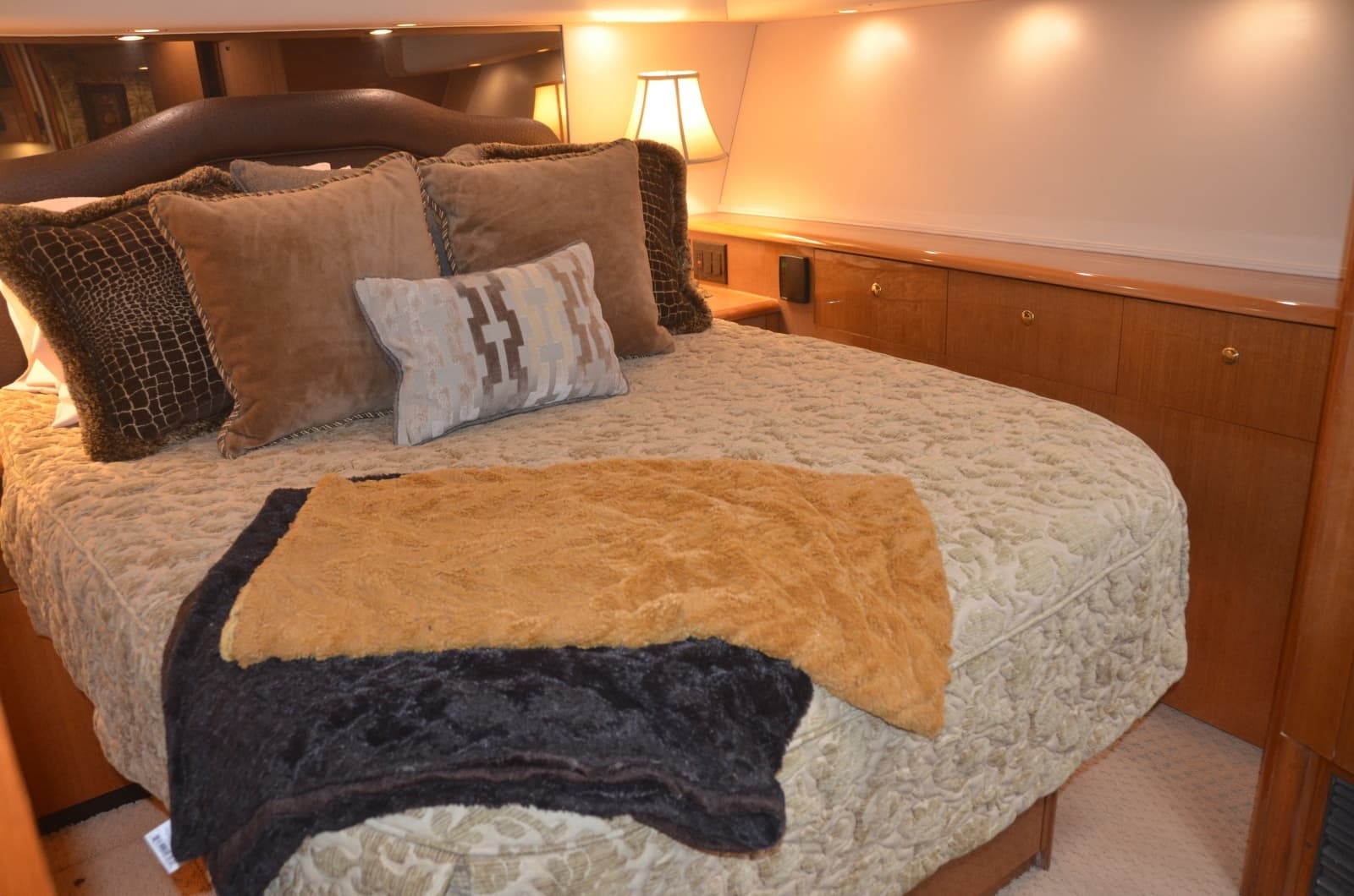 Viking 52 LET IT RAIN - Master Stateroom