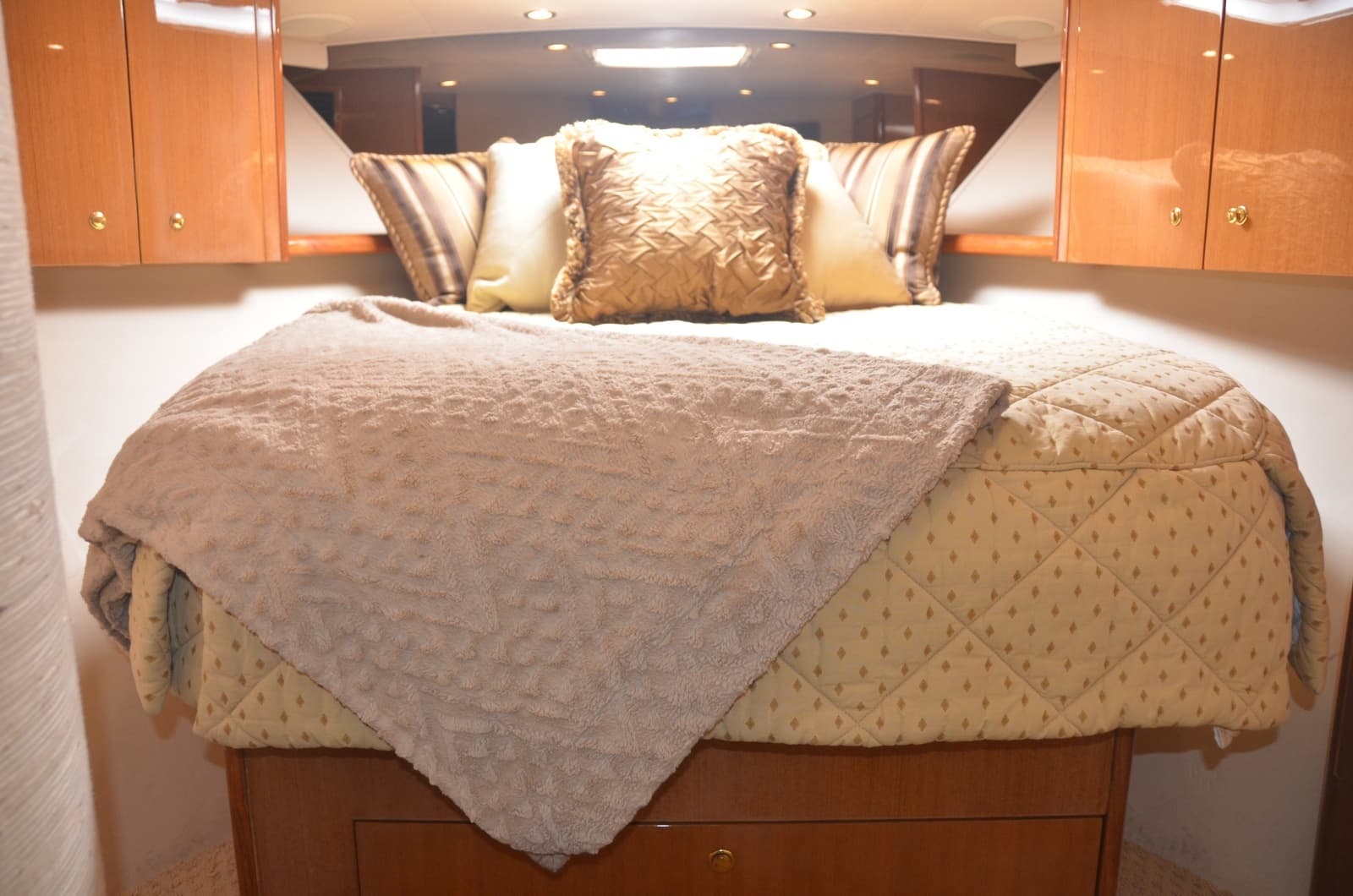 Viking 52 LET IT RAIN - Guest Stateroom