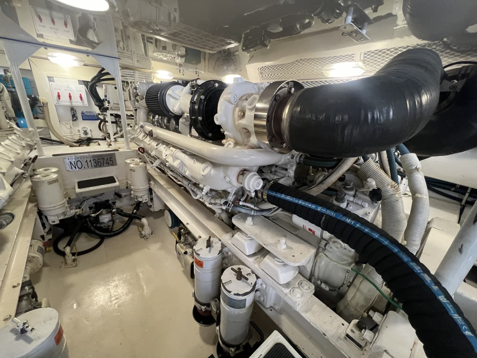 Viking 52 LET IT RAIN - Engine Room