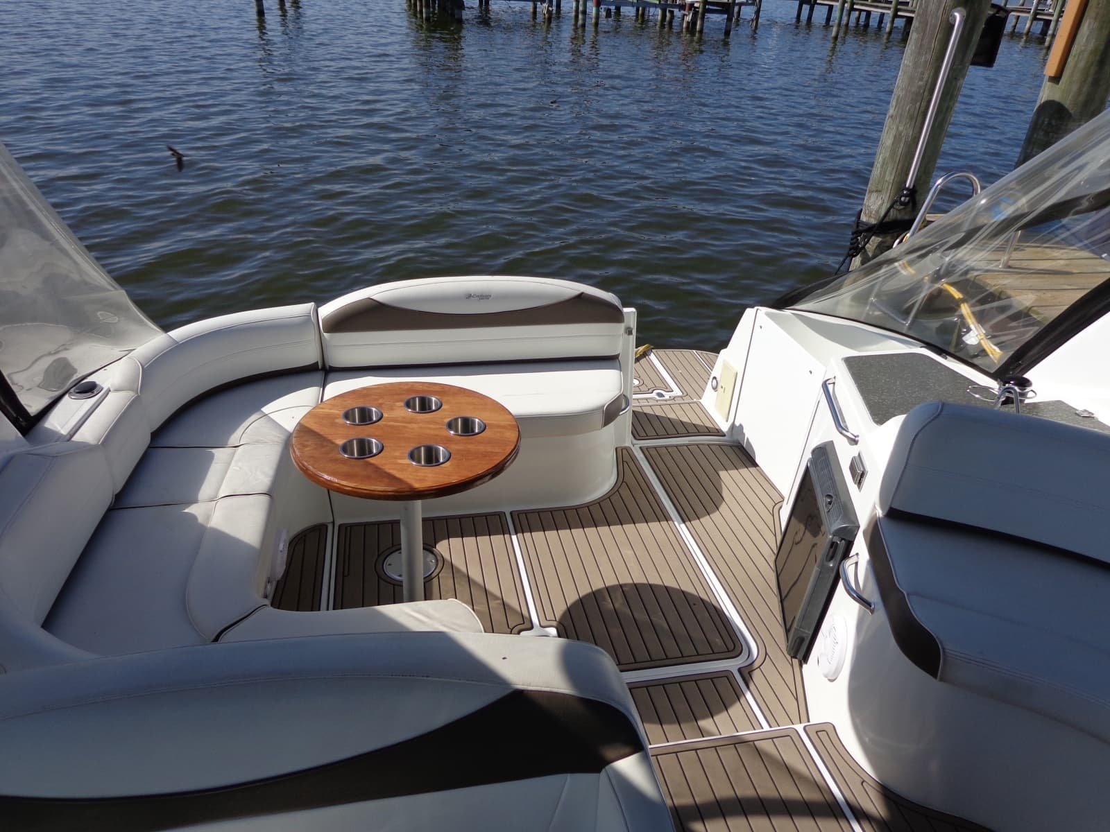2008 Cruisers Yachts 330/350 Express