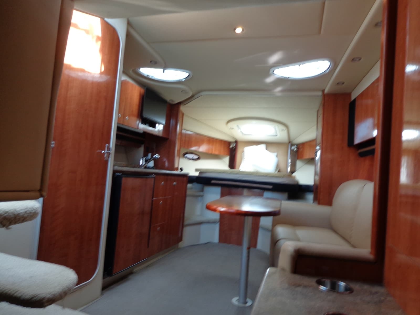 2008 Cruisers Yachts 330/350 Express