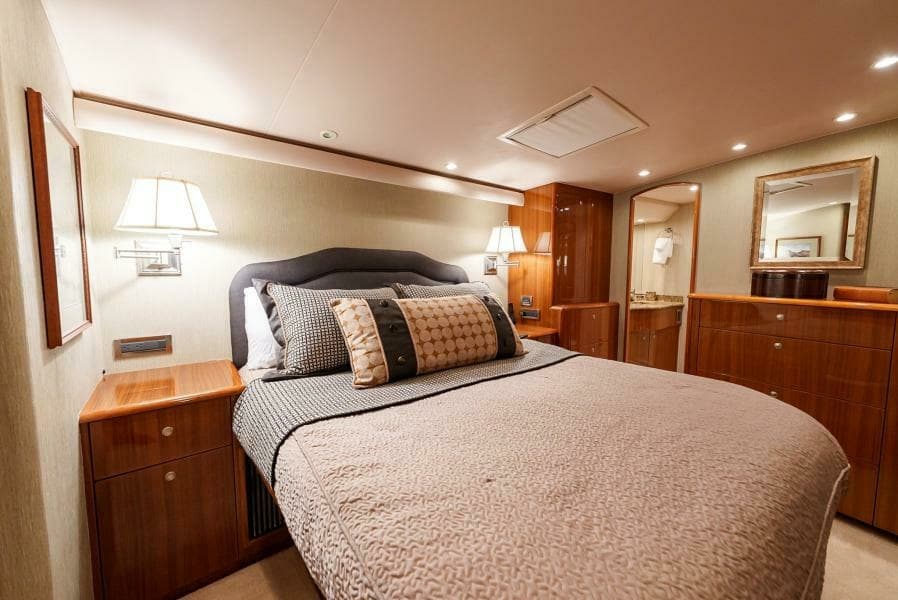 2008 Viking 68 Skybridge LIQUID APPLE Master Stateroom