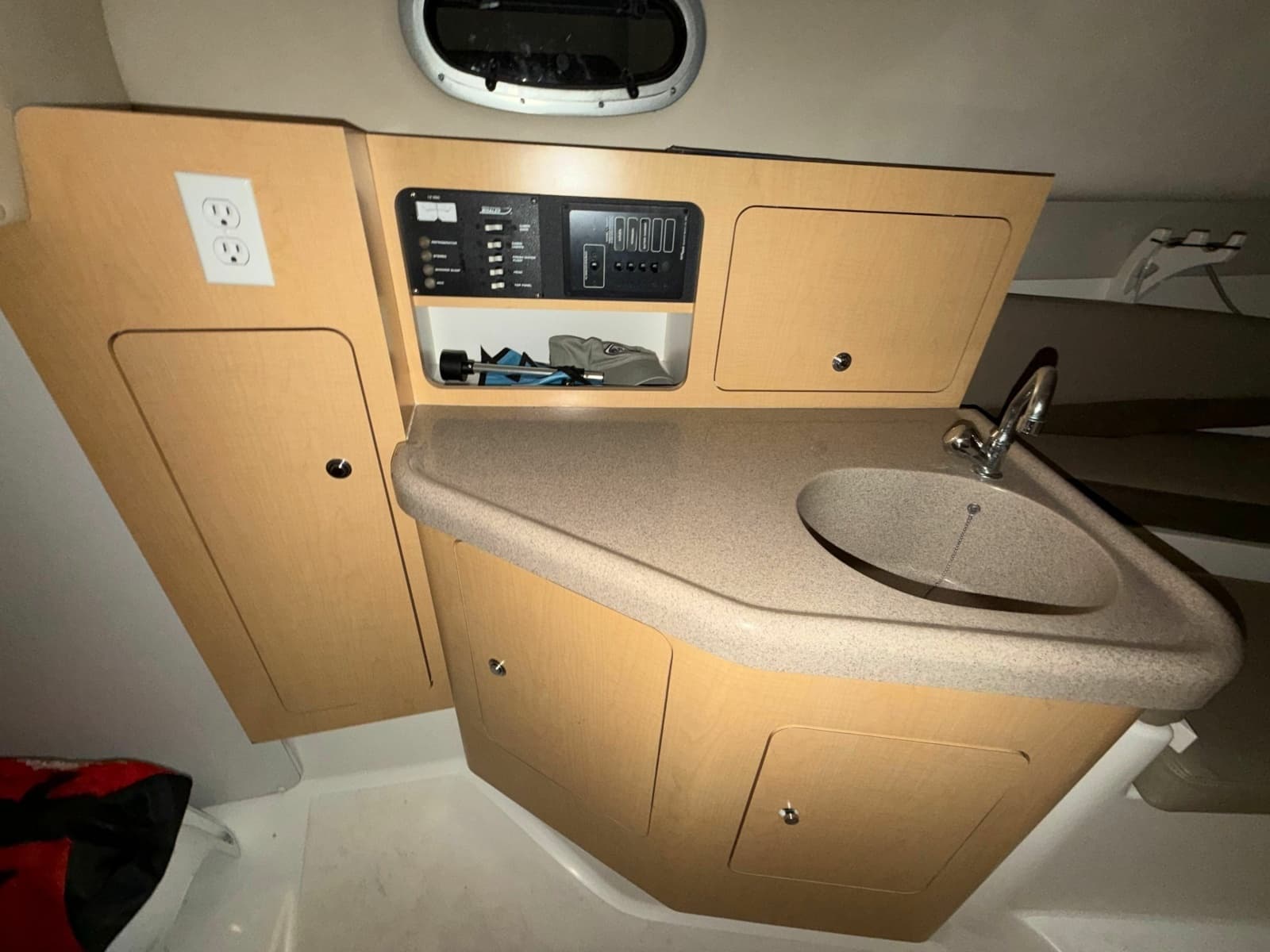 2001 Boston Whaler 26 Conquest