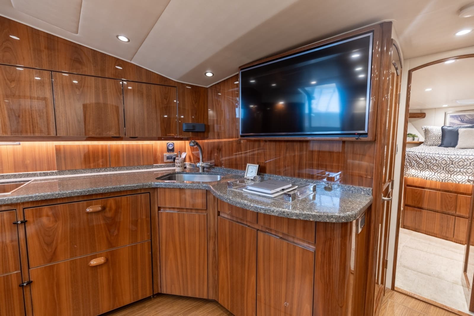 2018 52 Viking Sport Tower Wild Eagle Galley (4)