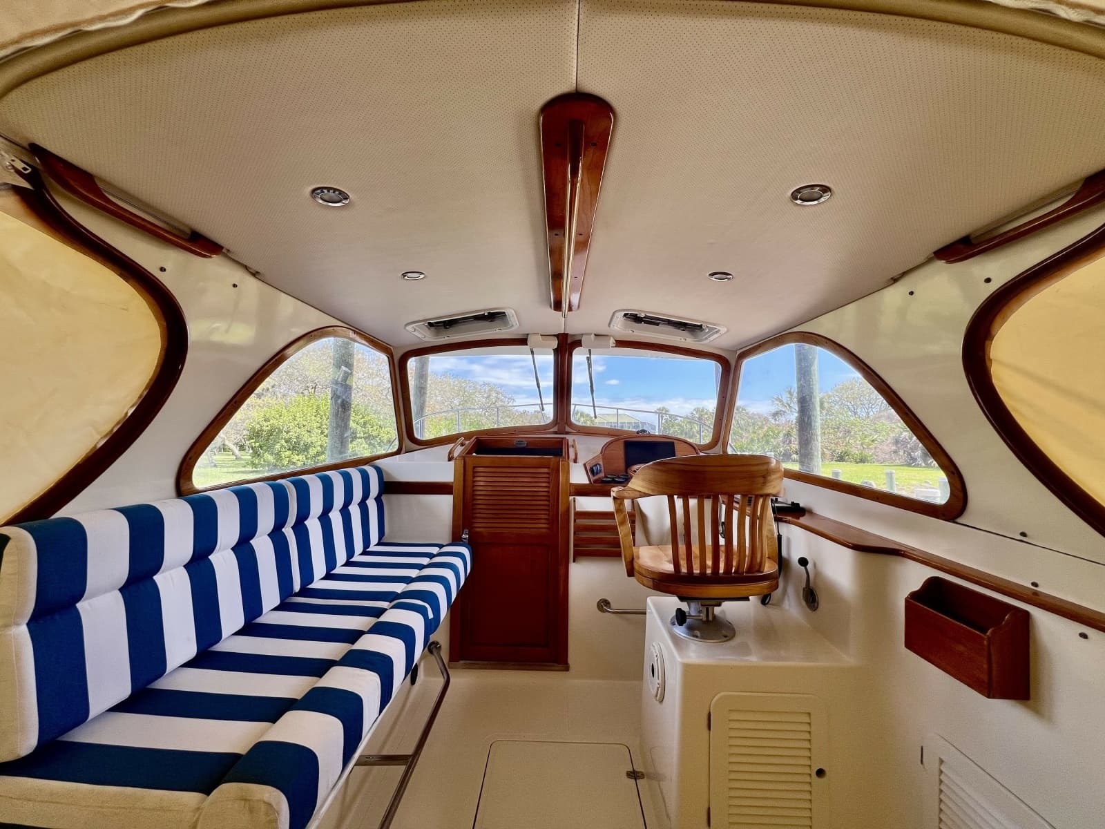 1995 Hinckley Picnic Boat 36 Classic