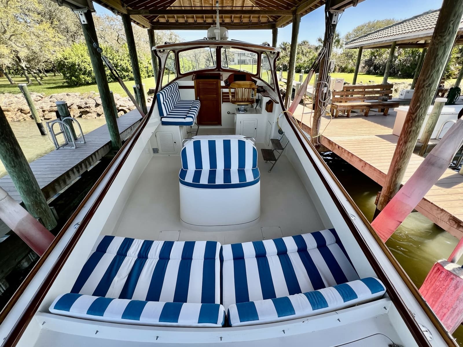 1995 Hinckley Picnic Boat 36 Classic