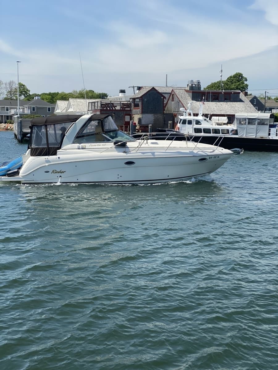 2005 Rinker Fiesta Vee 32