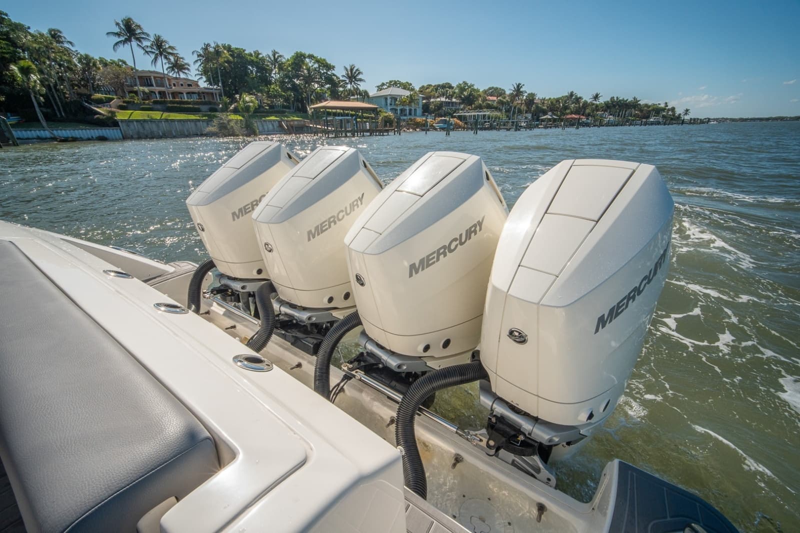 Boston Whaler 380 Realm -