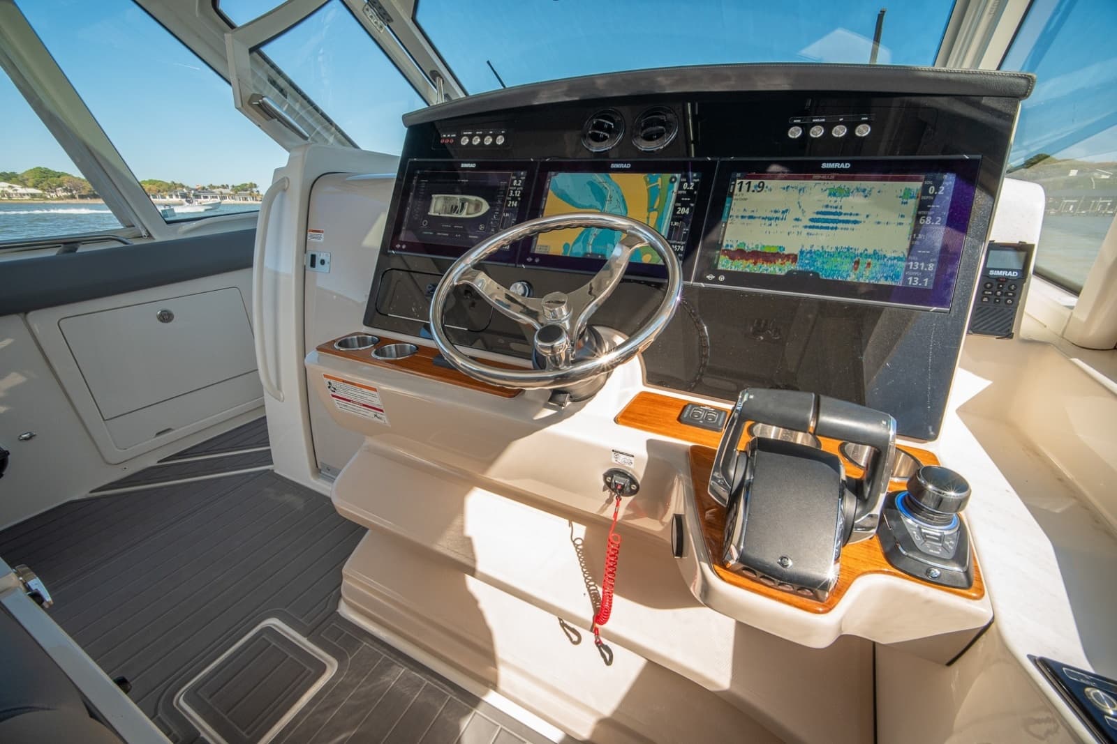 Boston Whaler 380 Realm -