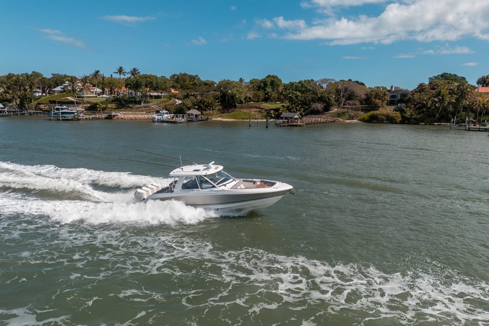 Boston Whaler 380 Realm -