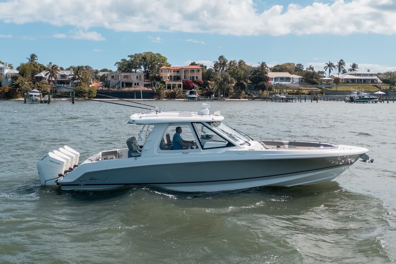 Boston Whaler 380 Realm -