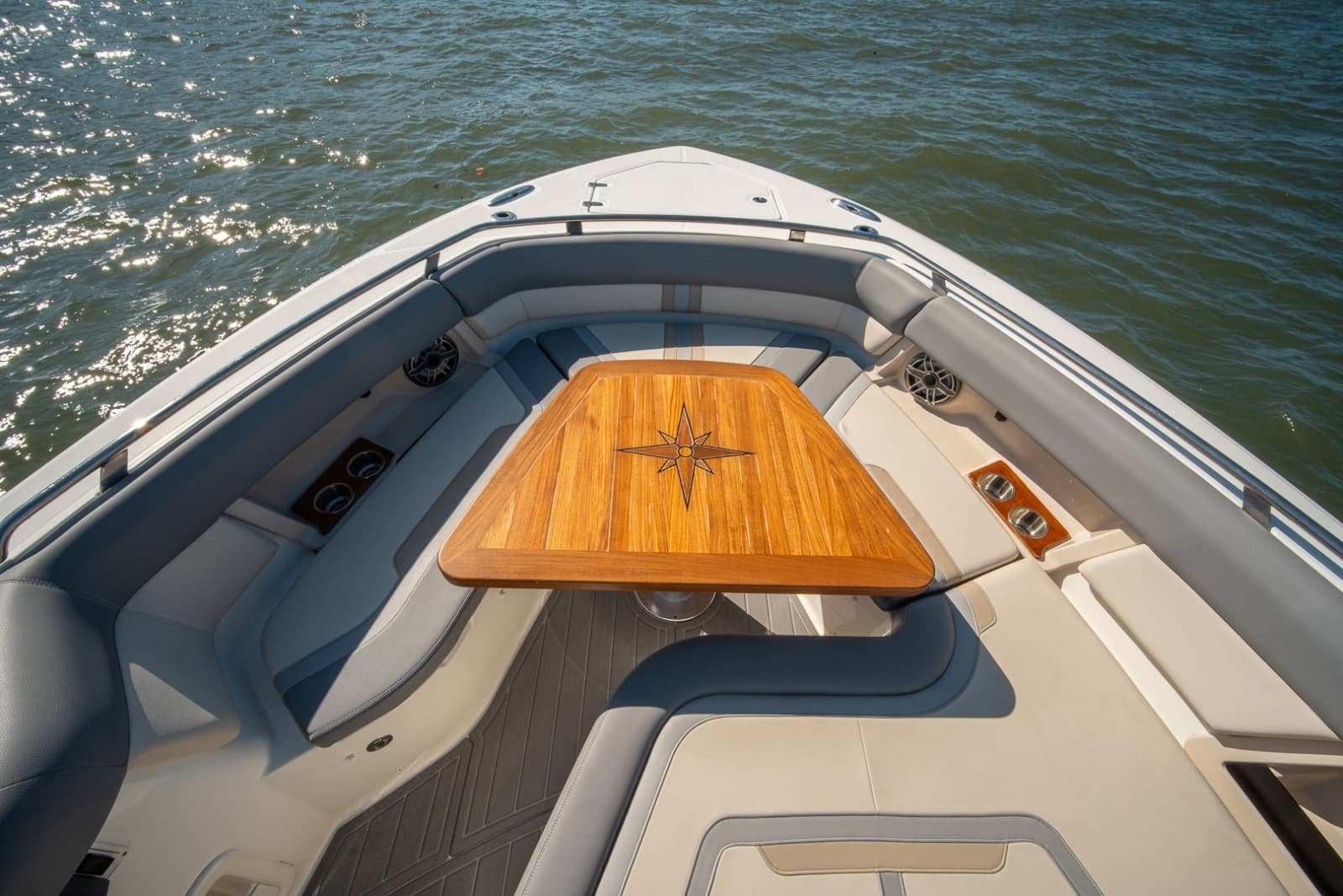 Boston Whaler 380 Realm -