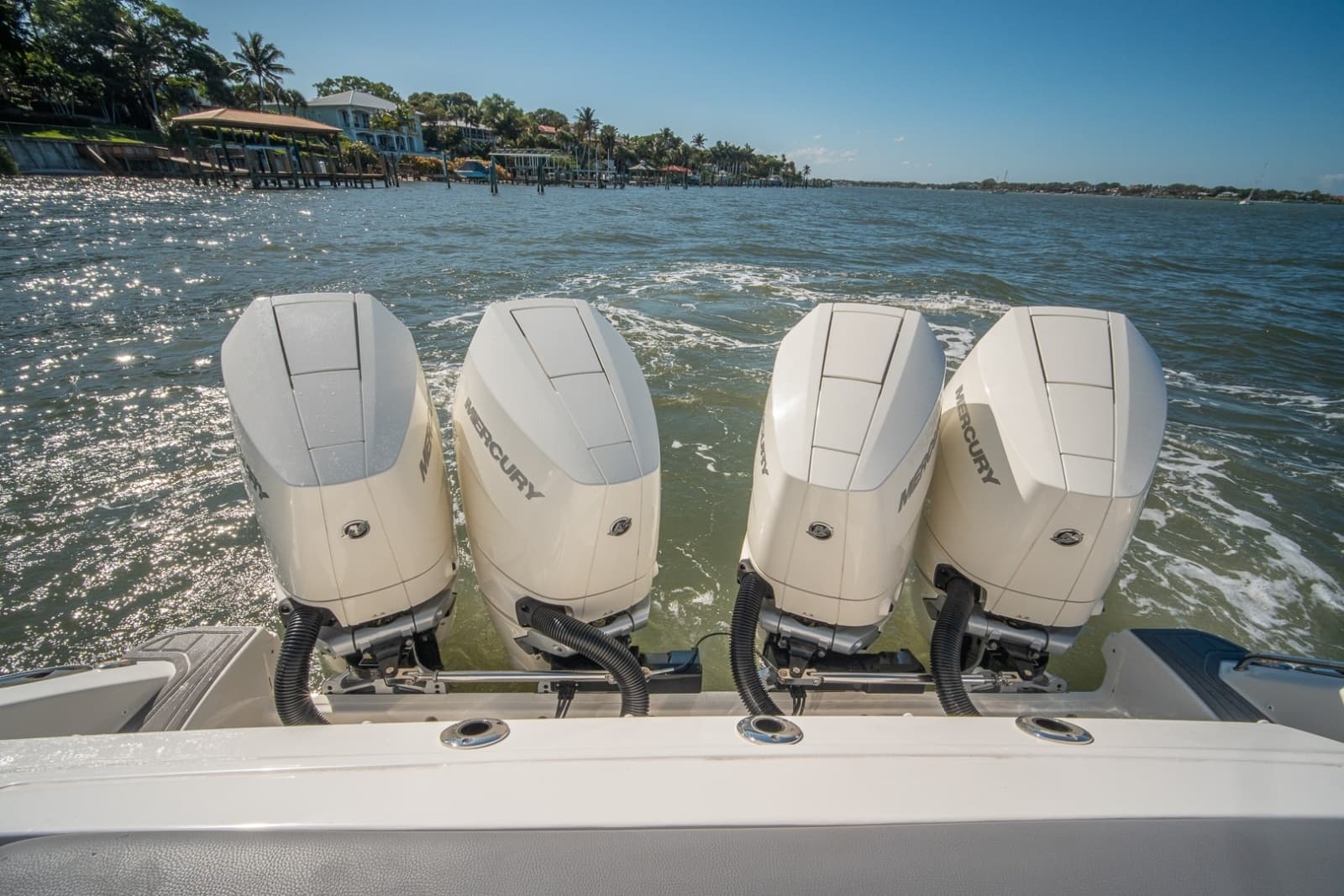 Boston Whaler 380 Realm -
