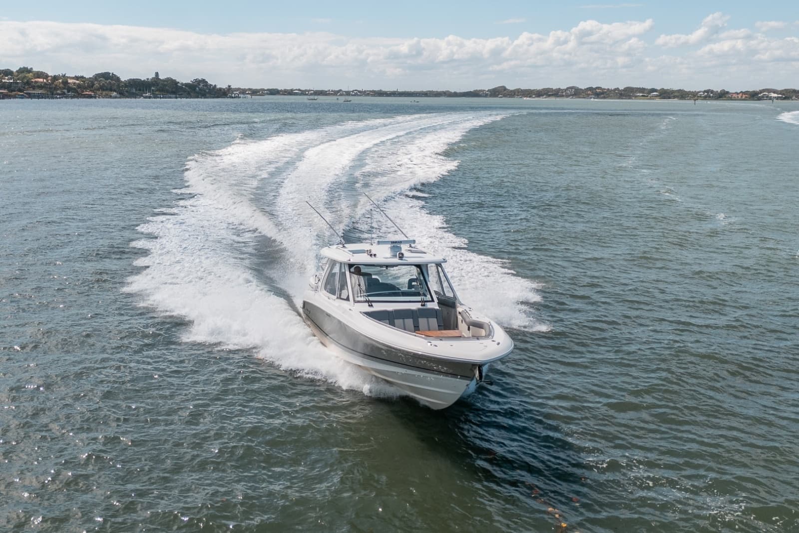 Boston Whaler 380 Realm -