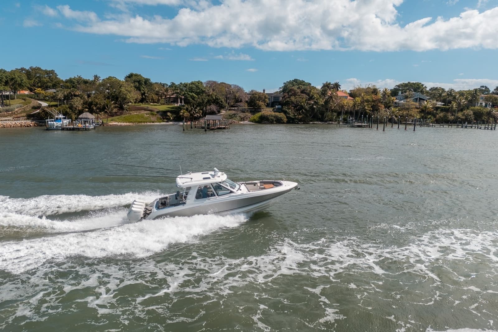 Boston Whaler 380 Realm -