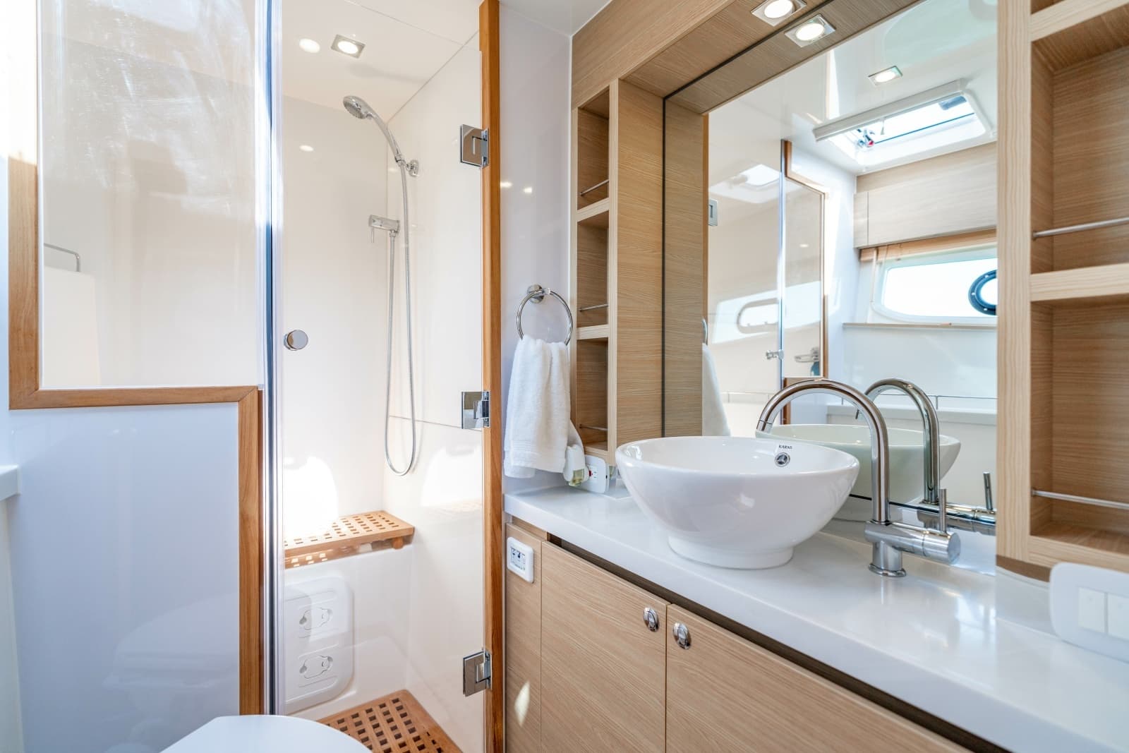 2024 Aquila 44 Yacht