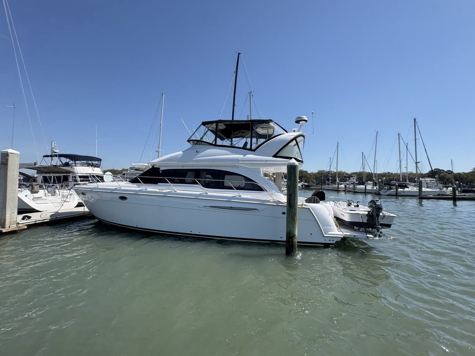 2005 Meridian 411 Sedan