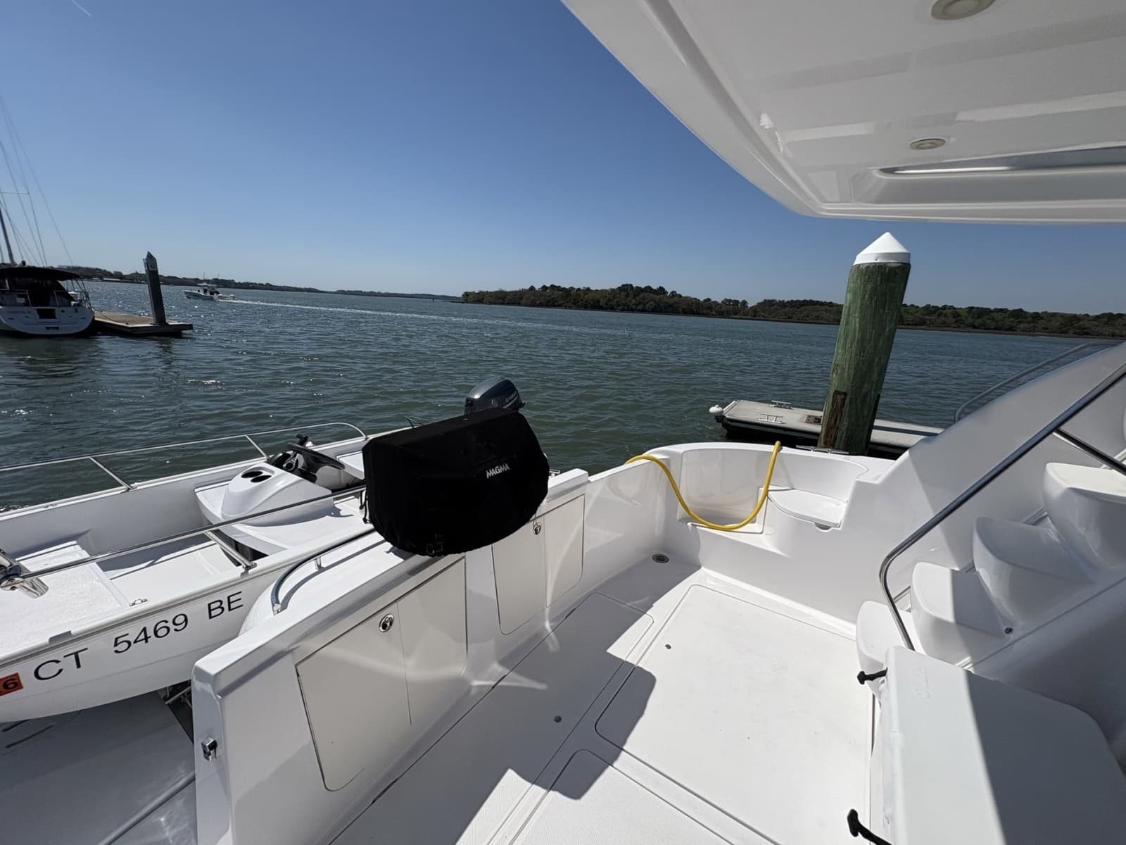 2005 Meridian 411 Sedan