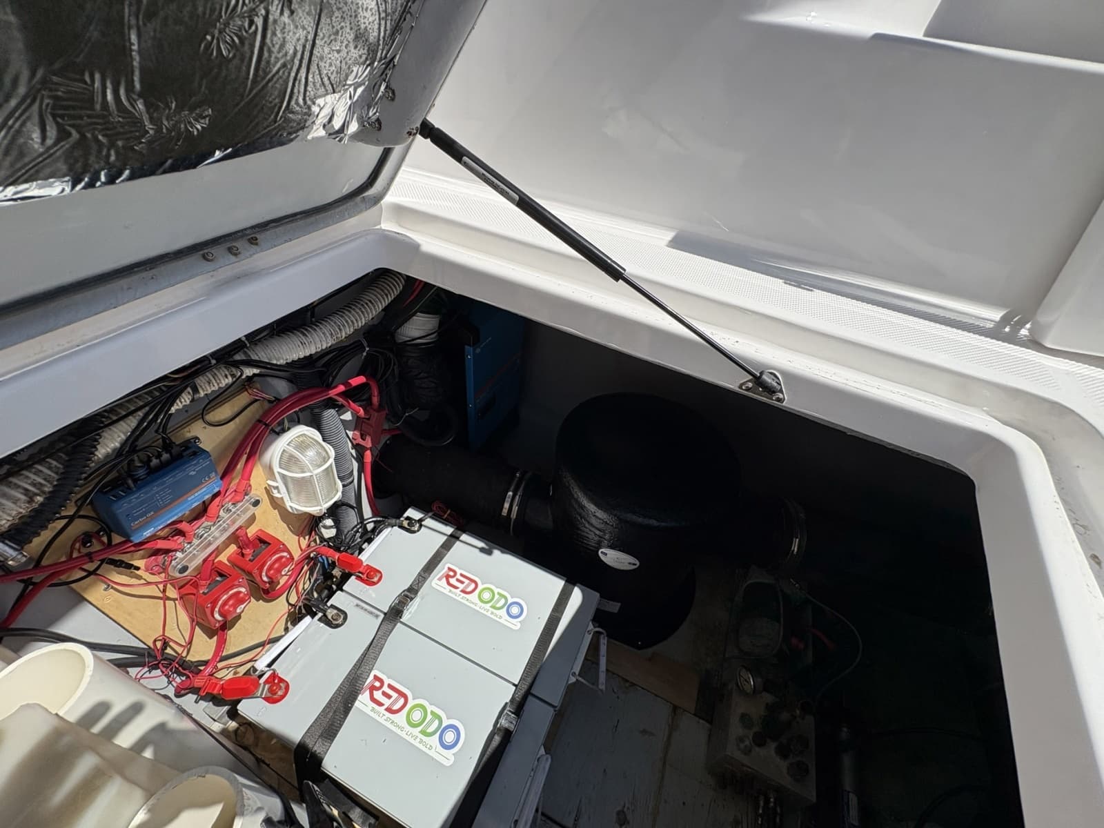 2005 Meridian 411 Sedan