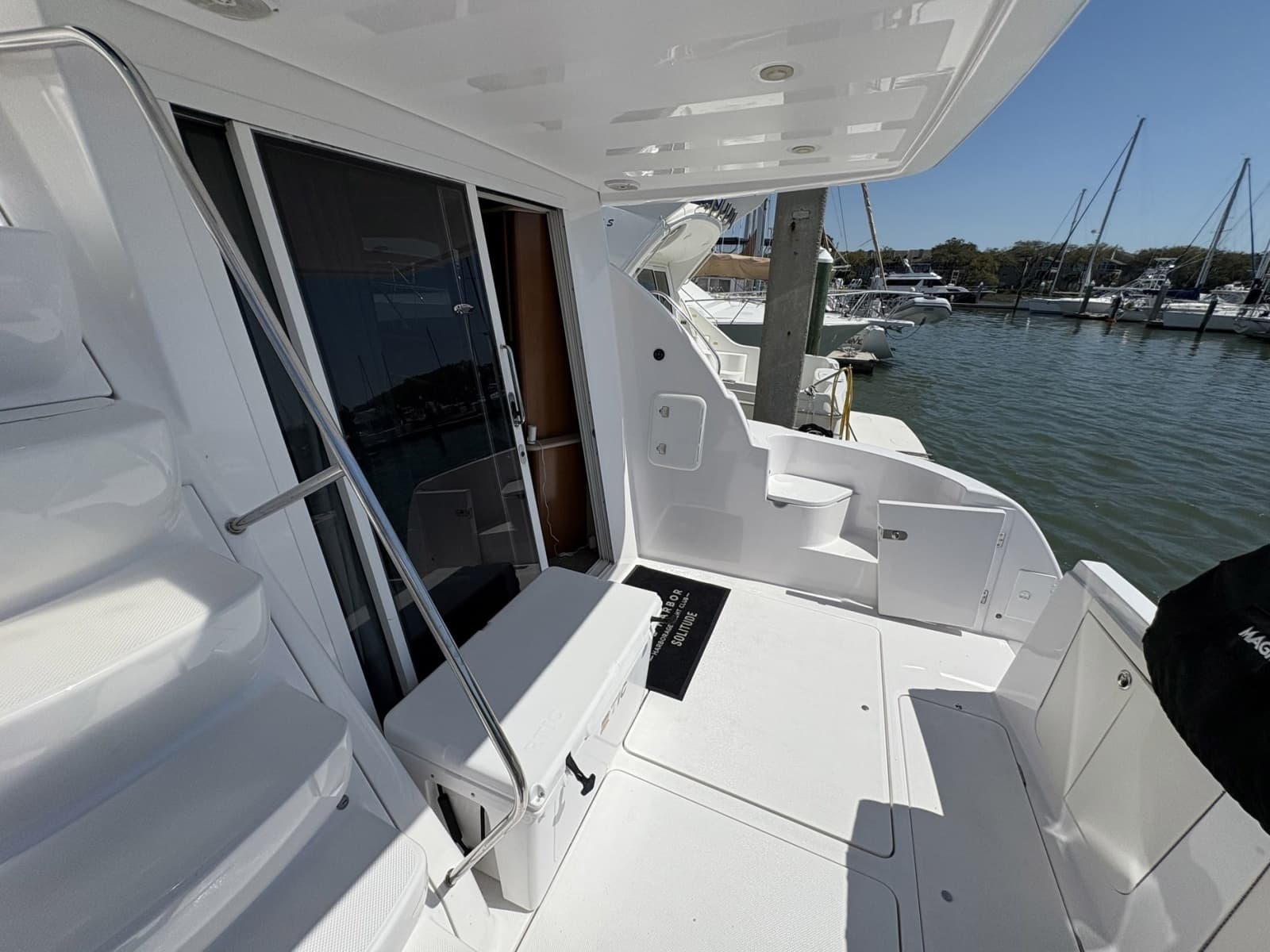 2005 Meridian 411 Sedan