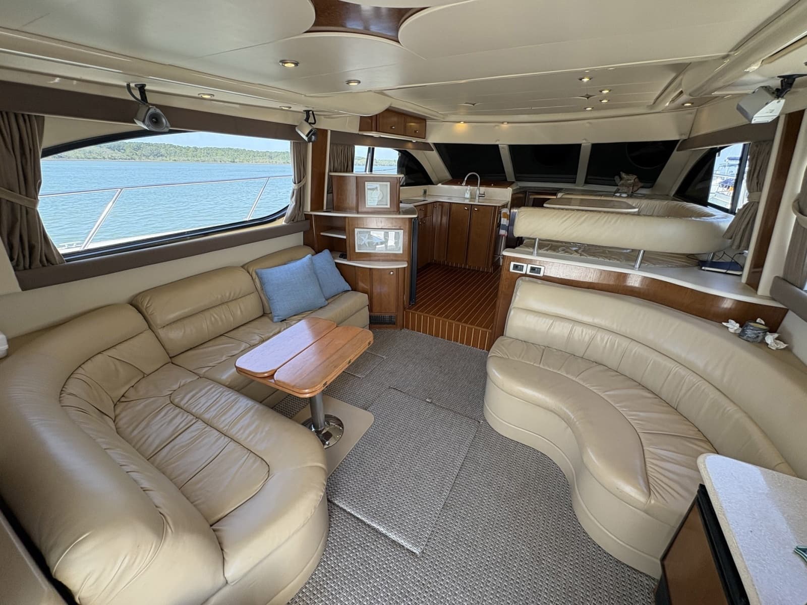 2005 Meridian 411 Sedan