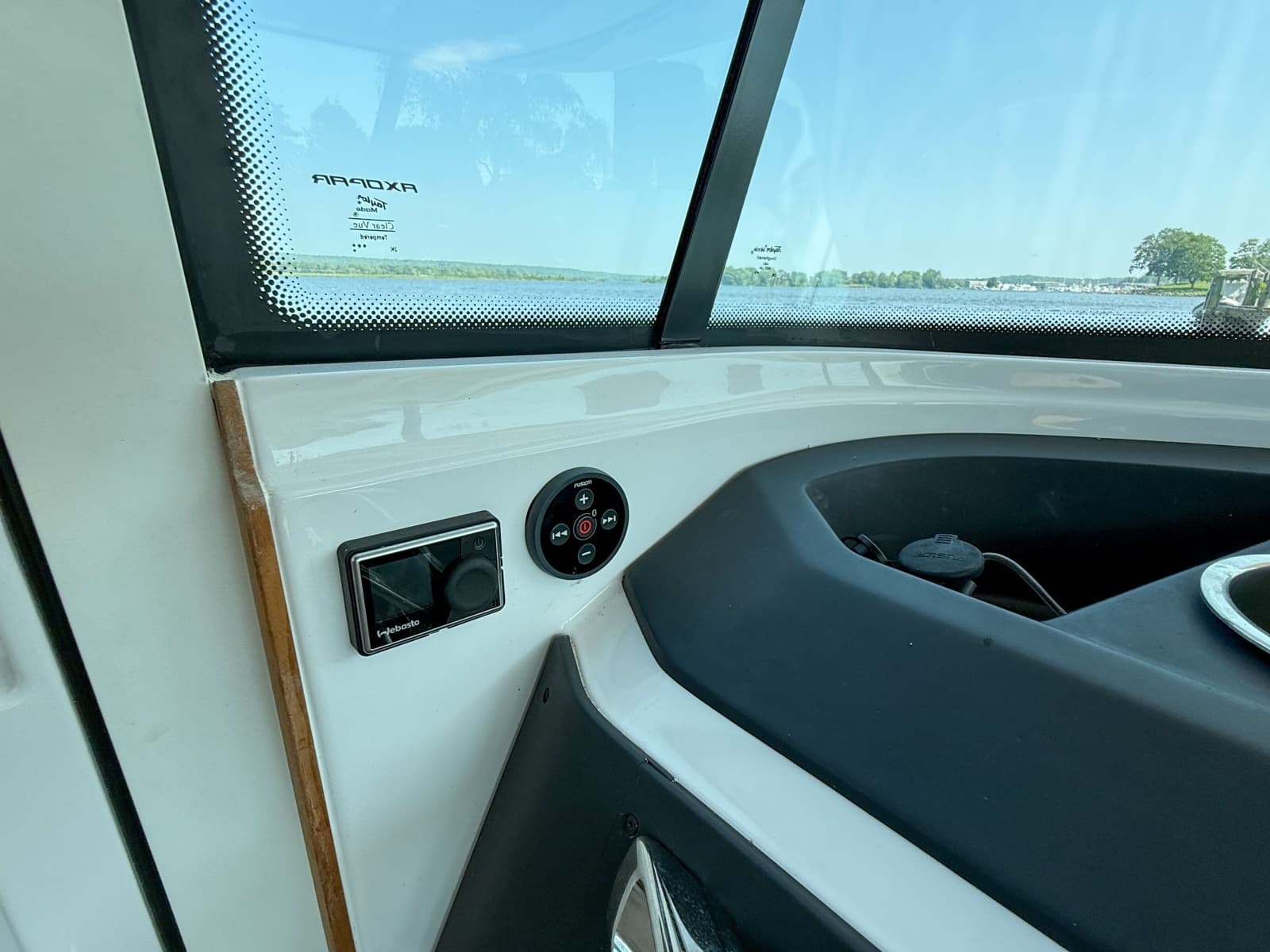 2021 Axopar 28 Cabin