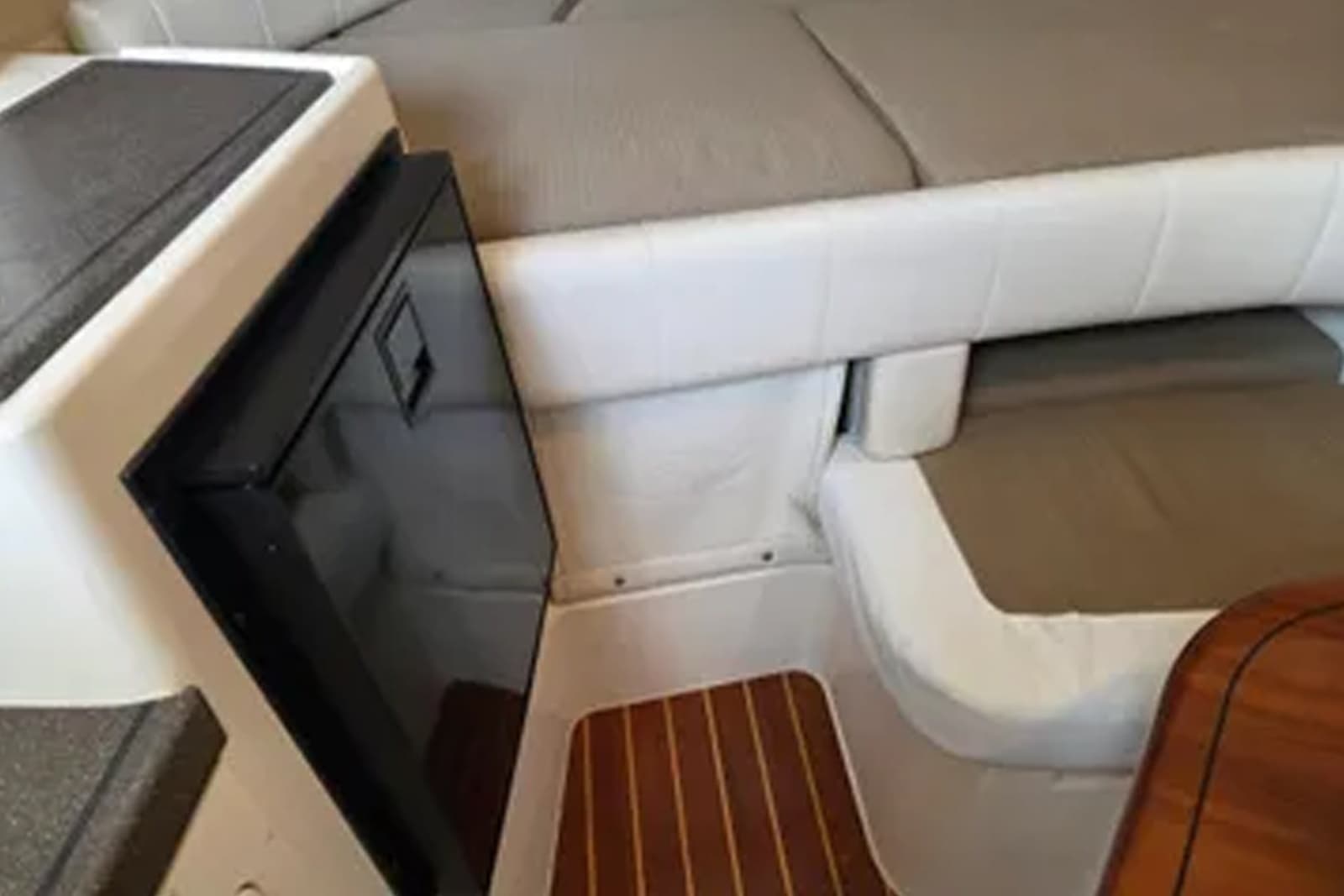 2004 Grady-White Express 330