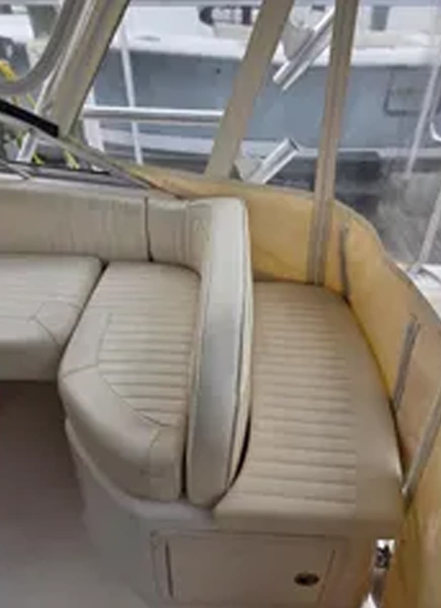 2004 Grady-White Express 330