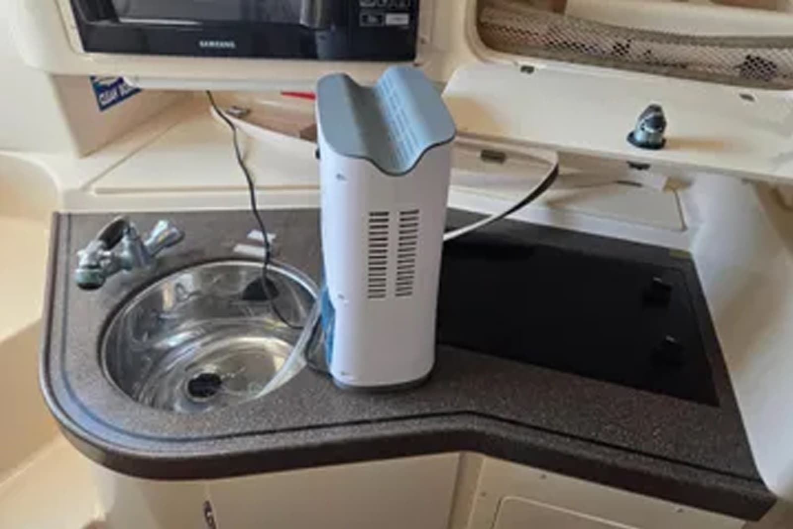 2004 Grady-White Express 330