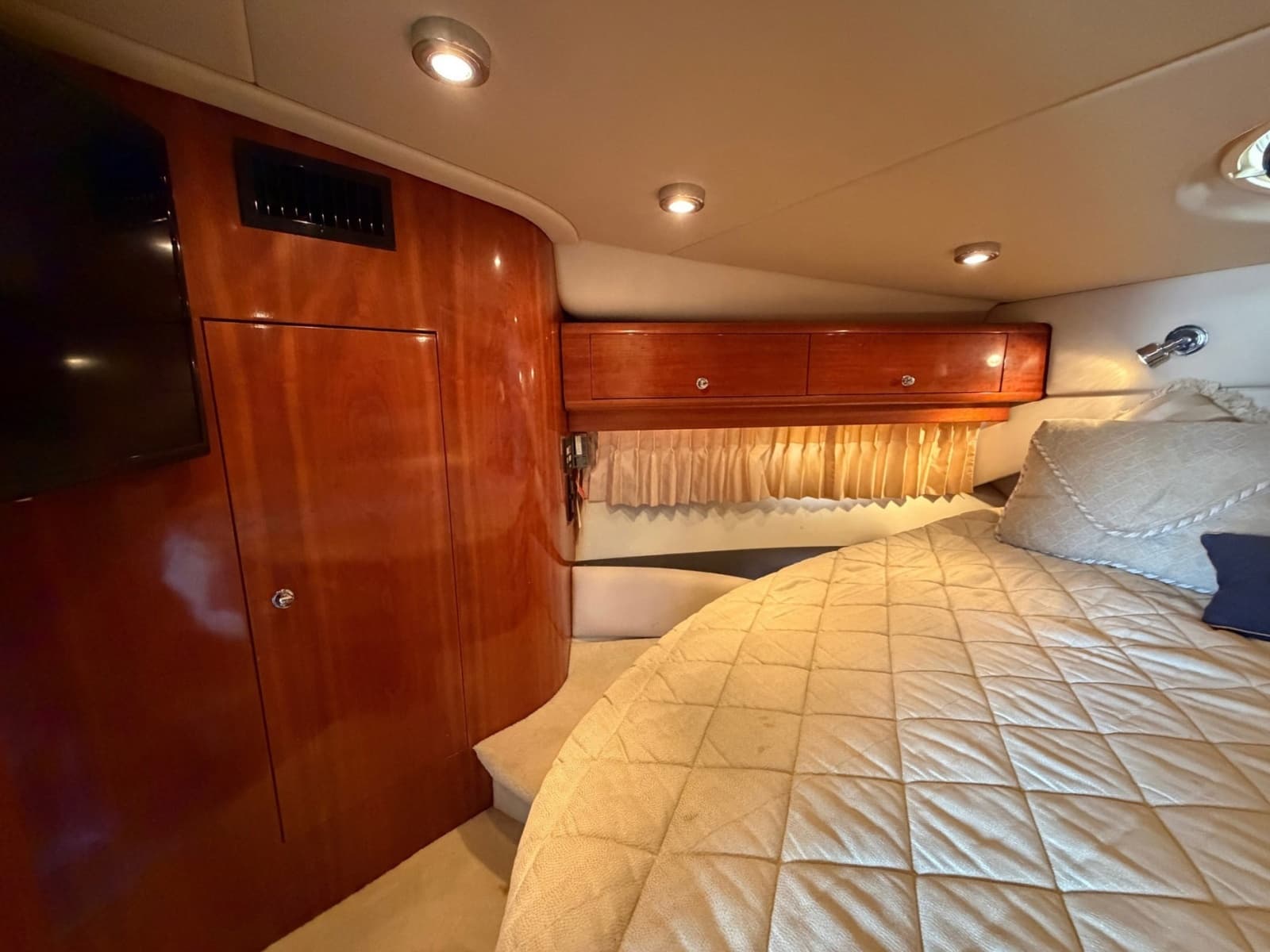 2005 Regal Commodore 4260