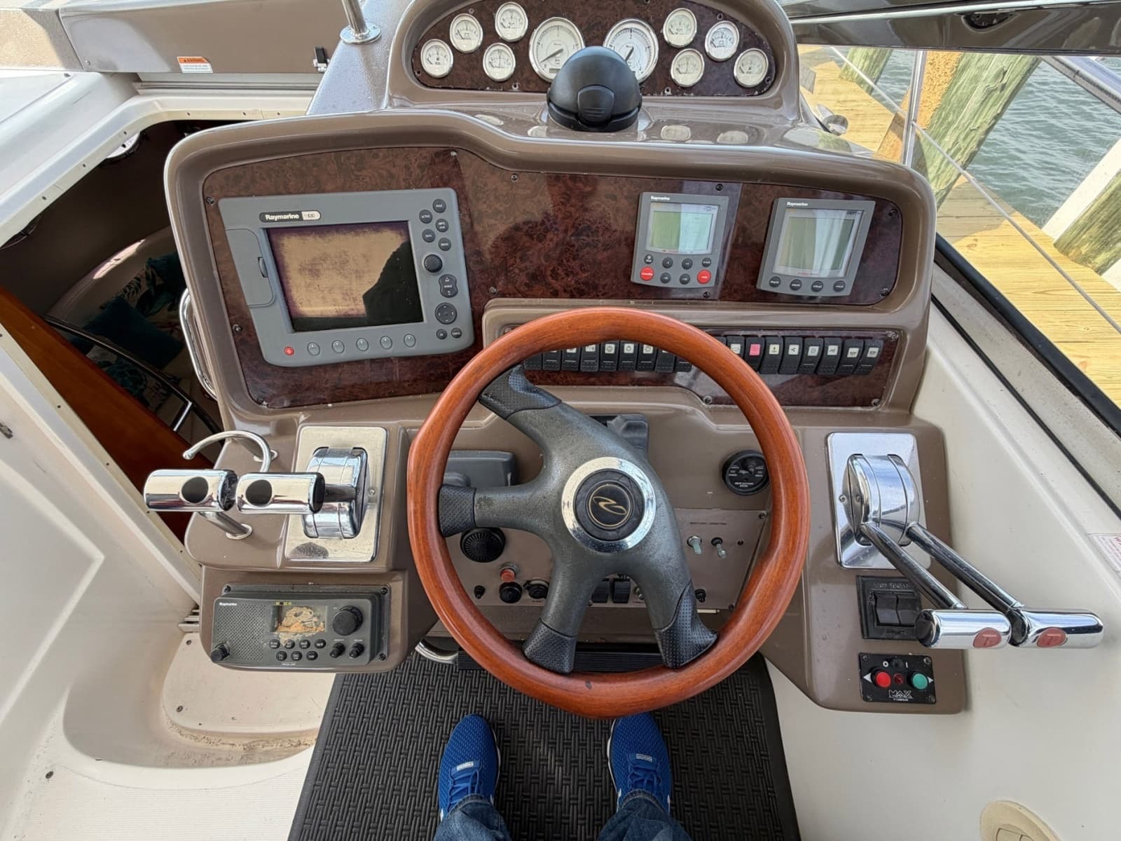 2005 Regal Commodore 4260