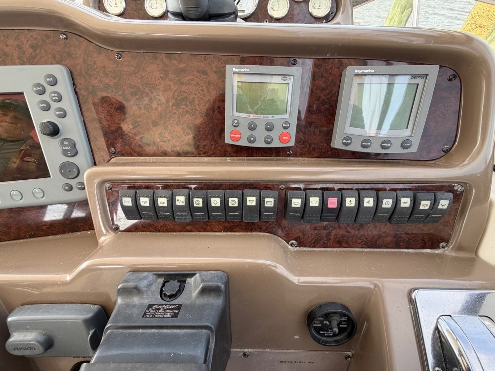 2005 Regal Commodore 4260