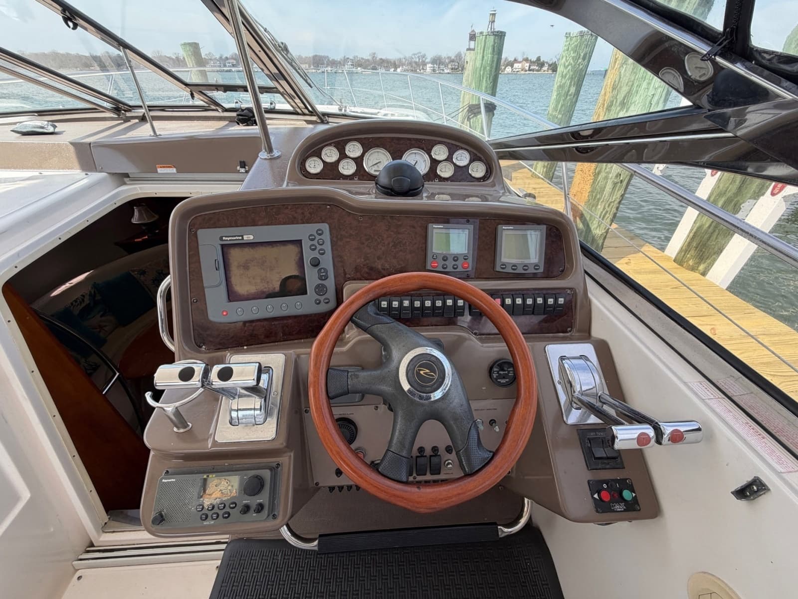 2005 Regal Commodore 4260