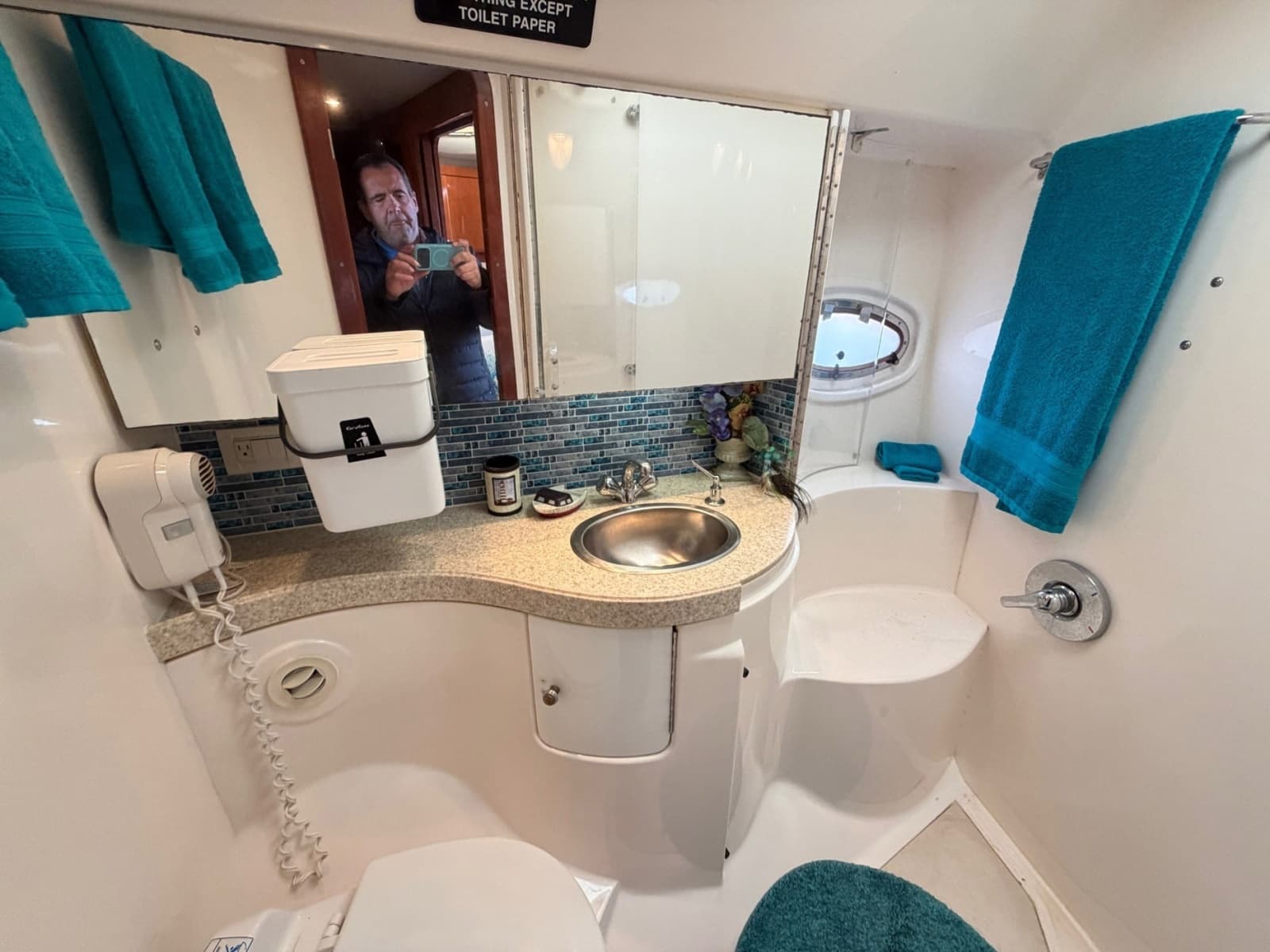 2005 Regal Commodore 4260