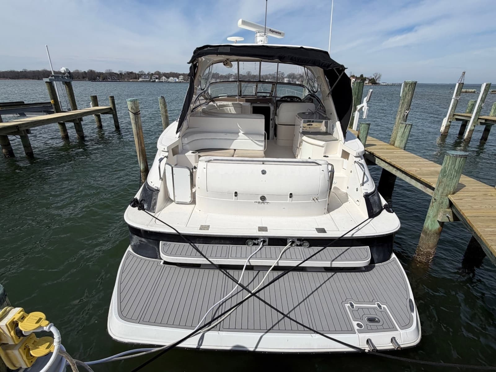 2005 Regal Commodore 4260