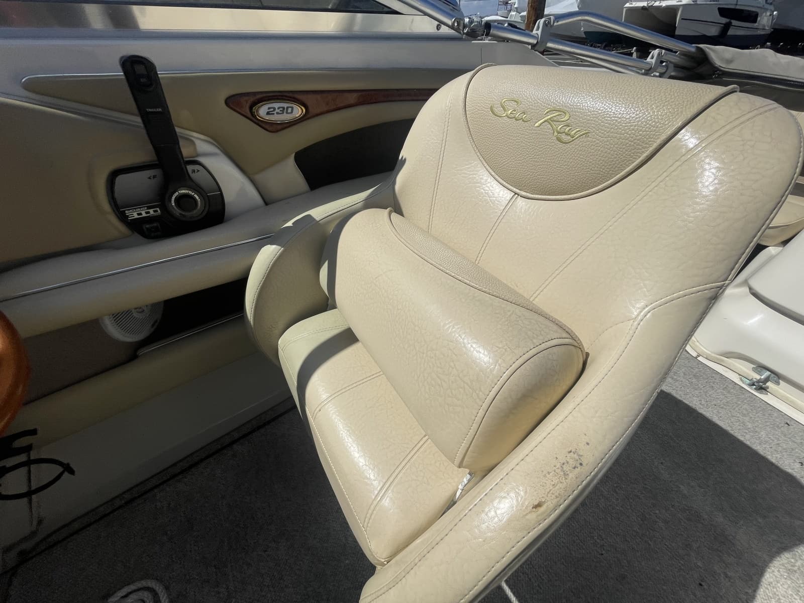 2000 Sea Ray 230 Signature