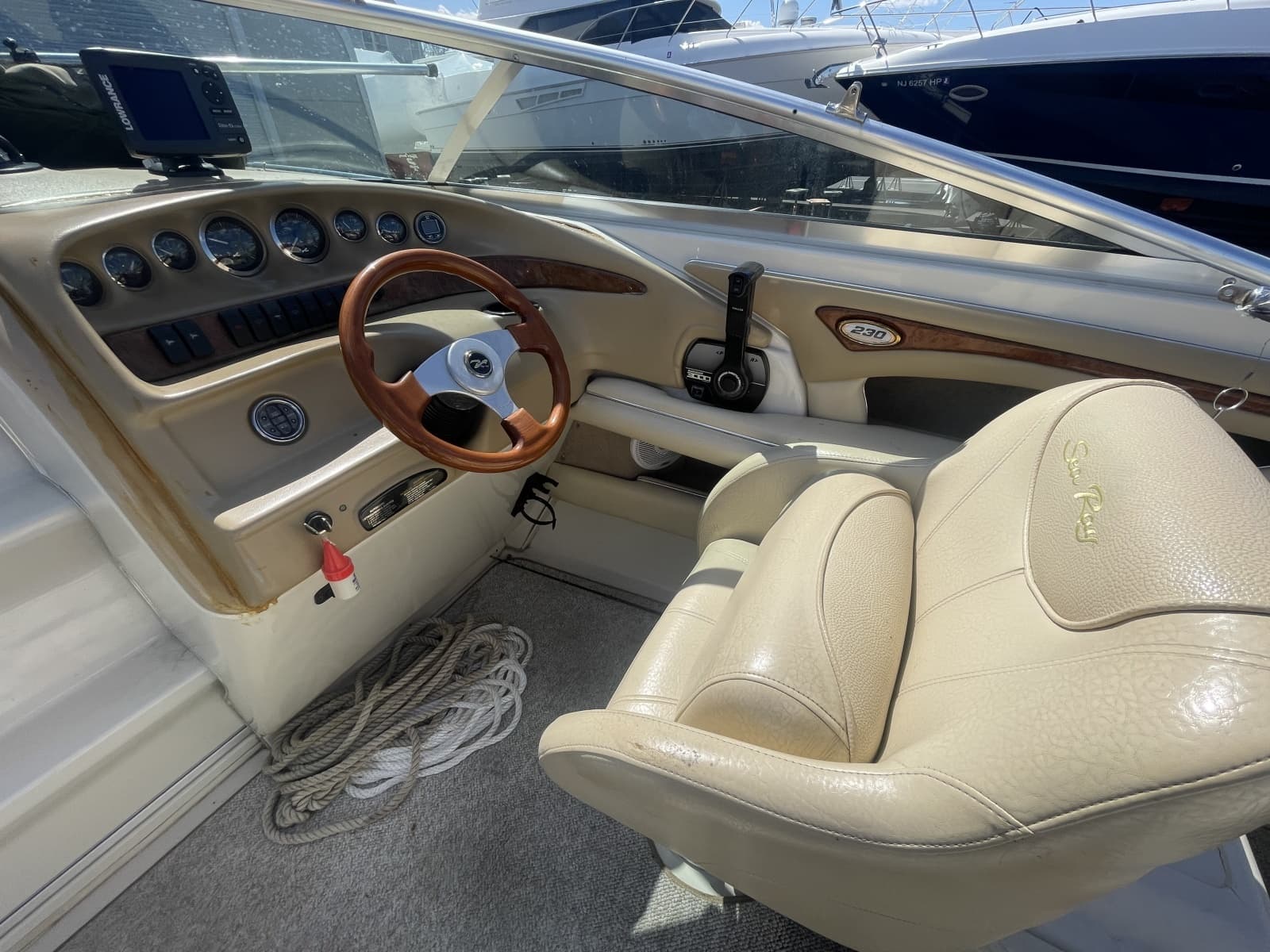 2000 Sea Ray 230 Signature