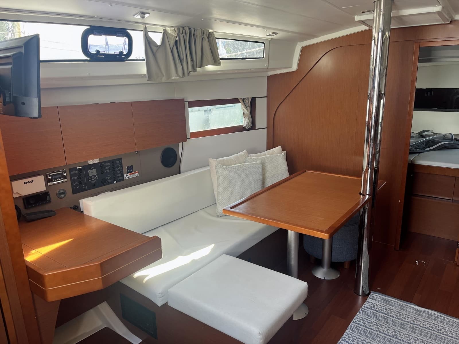2016 Beneteau 38.1