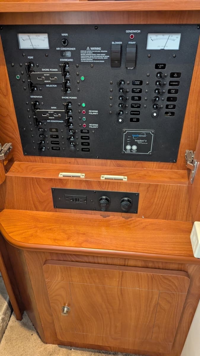 2008 Rinker 300 Express