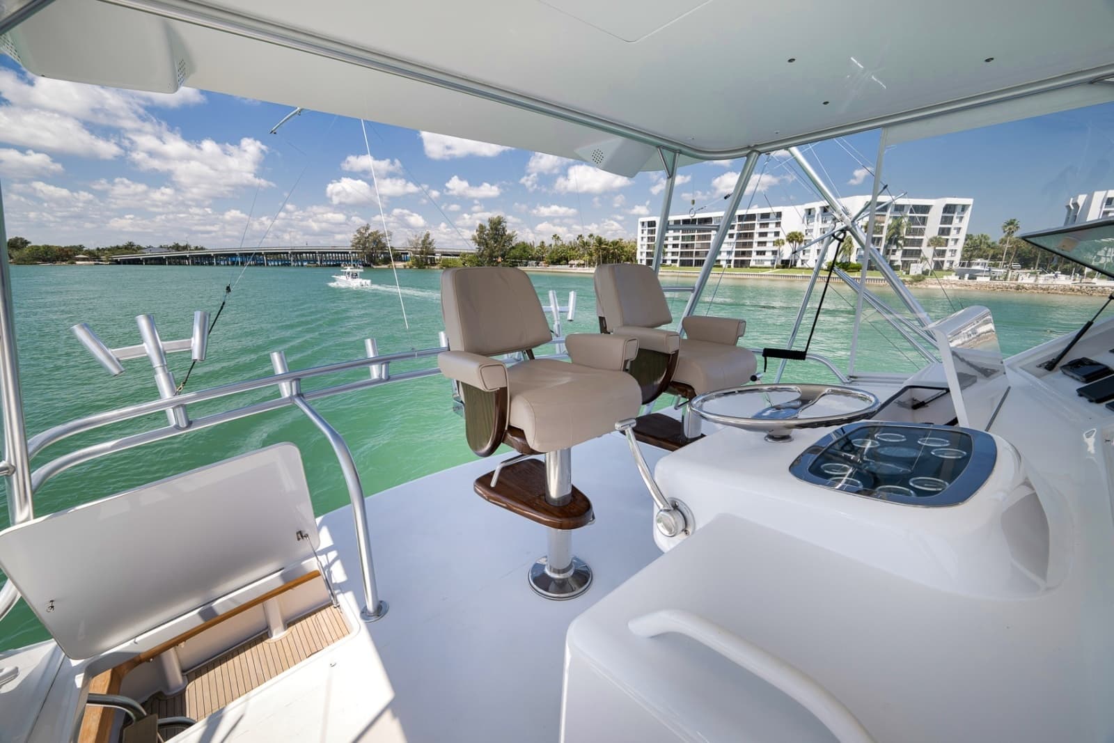 Viking 52 - THE HURRICANE - Flybridge Helm