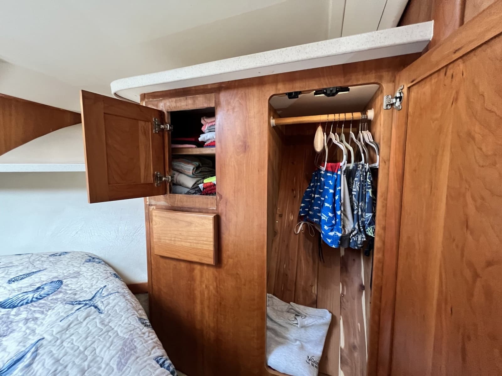 2003 Luhrs 40 Convertible