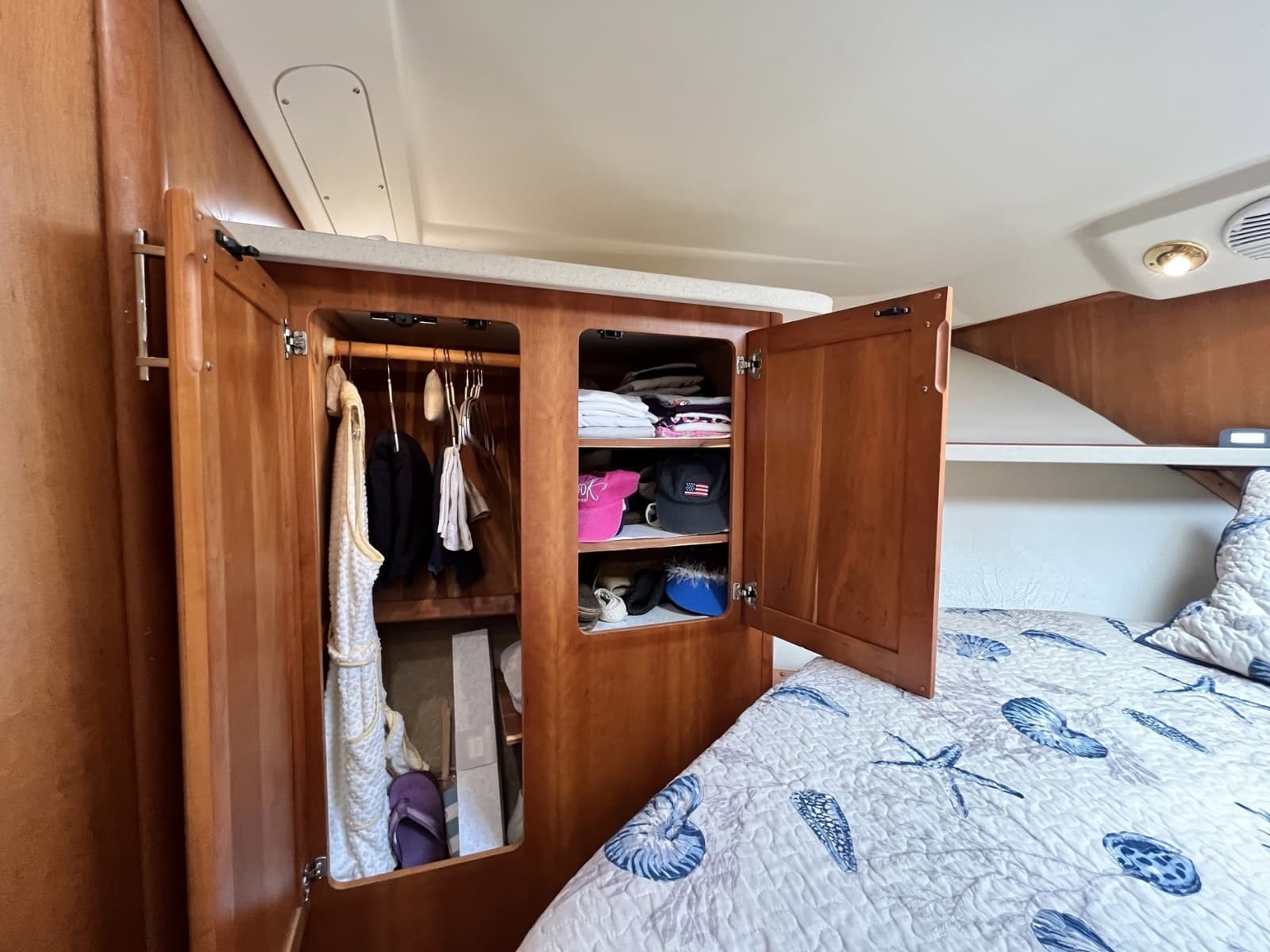 2003 Luhrs 40 Convertible